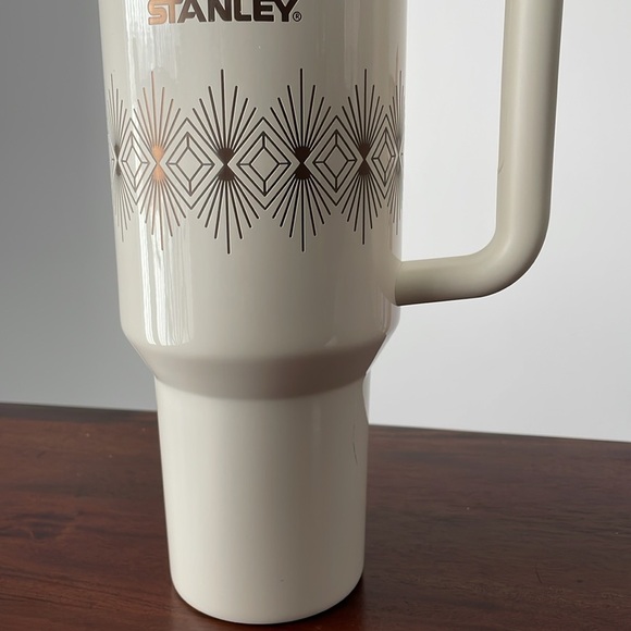 Stanley Quencher H2.0 Flowstate Tumbler Cream Art Deco Cup New Size 40oz - Picture 3 of 8